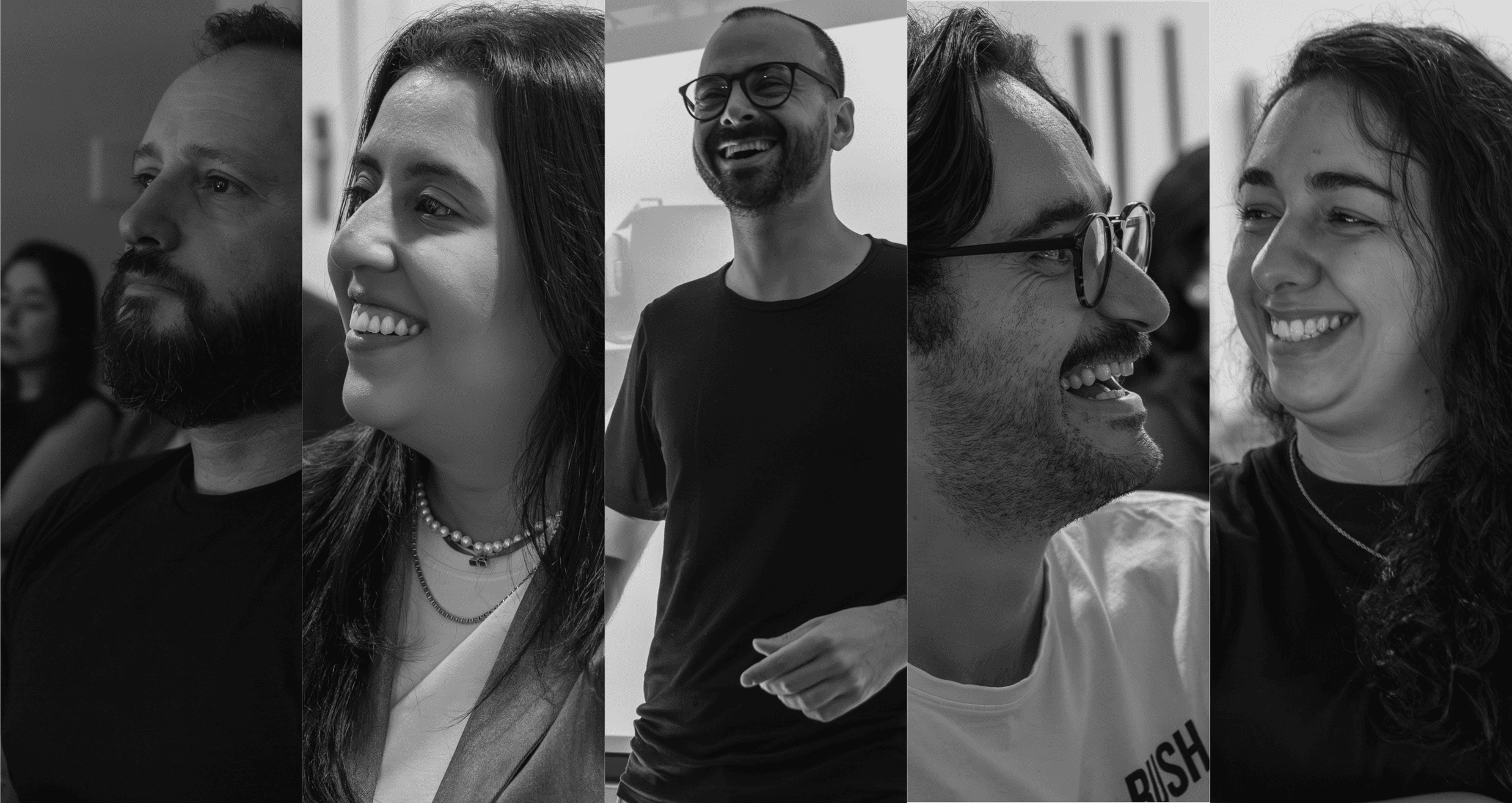 Colaboradores da Nex Loyalty sorrindo em evento